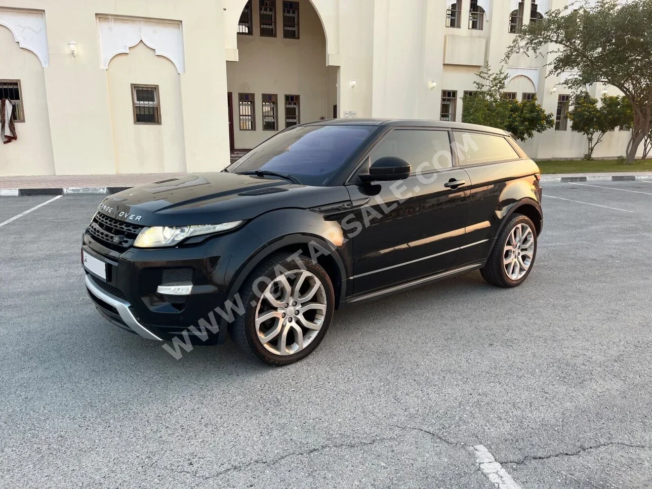 لاند روفر  أيفوك  2015  اوتوماتيك  60,000 كم  4 سلندر  دفع رباعي  اس يو في  أسود