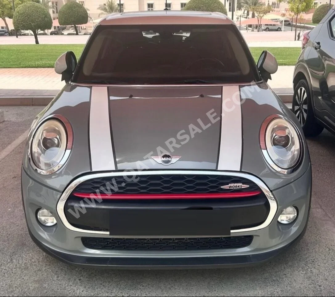 ميني  كوبر  جي سي دبليو  2017  اوتوماتيك  126,000 كم  4 سلندر  سحب امامي  هاتشباك  رمادي فانتوم