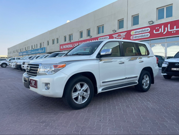 تويوتا  لاند كروزر  جي اكس ار  2014  اوتوماتيك  159,000 كم  8 سلندر  دفع رباعي  اس يو في  أبيض