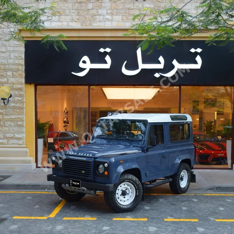 لاند روفر  ديفيندر  2013  عادي  164,450 كم  6 سلندر  دفع رباعي  اس يو في  ازرق