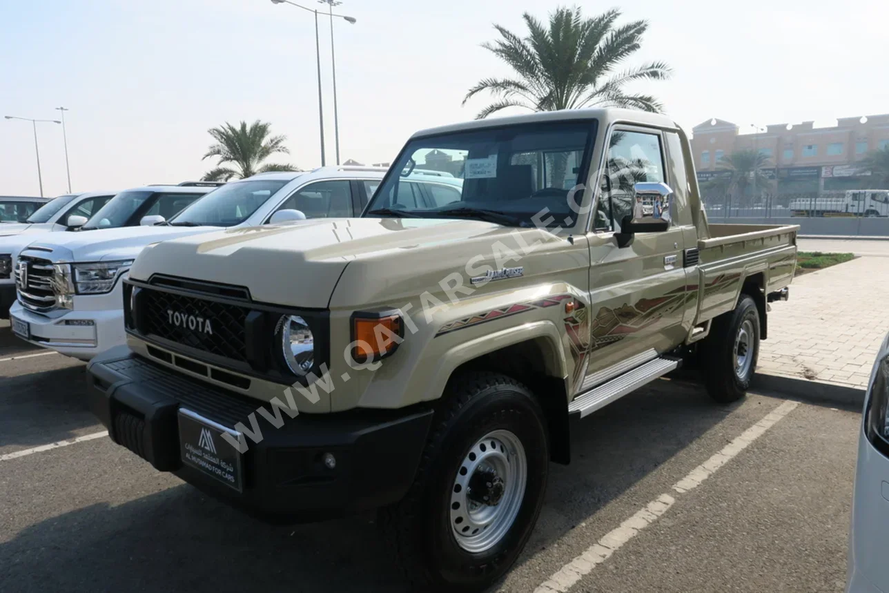 تويوتا  لاند كروزر  ال اكس  2025  اوتوماتيك  0 كم  6 سلندر  دفع رباعي  بيكب  بيج  تحت الضمان