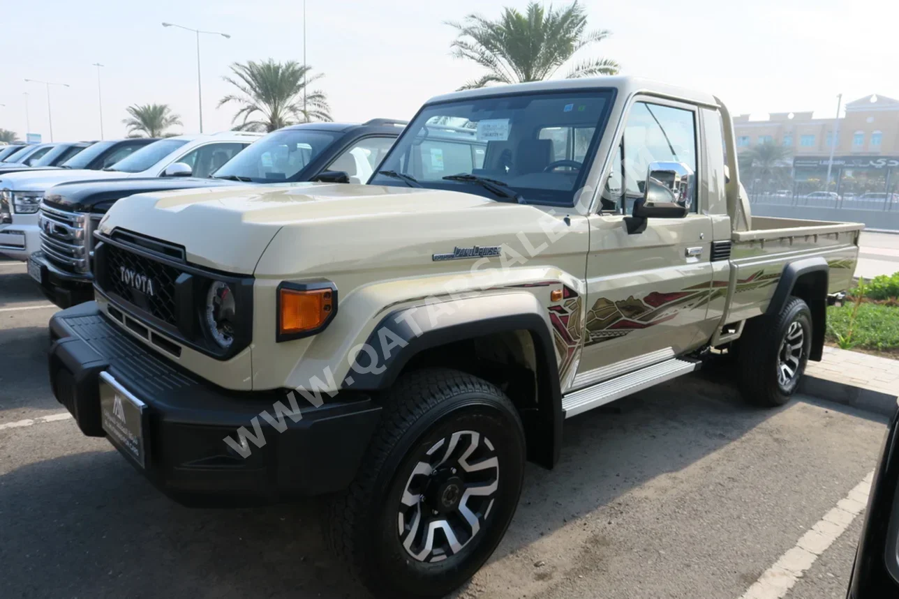 تويوتا  لاند كروزر  ال اكس  2025  اوتوماتيك  0 كم  6 سلندر  دفع رباعي  بيكب  بيج  تحت الضمان