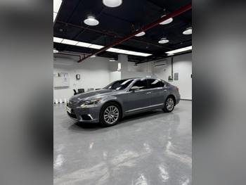 Lexus  LS  460  2015  Automatic  229,000 Km  8 Cylinder  Rear Wheel Drive (RWD)  Sedan  Gray
