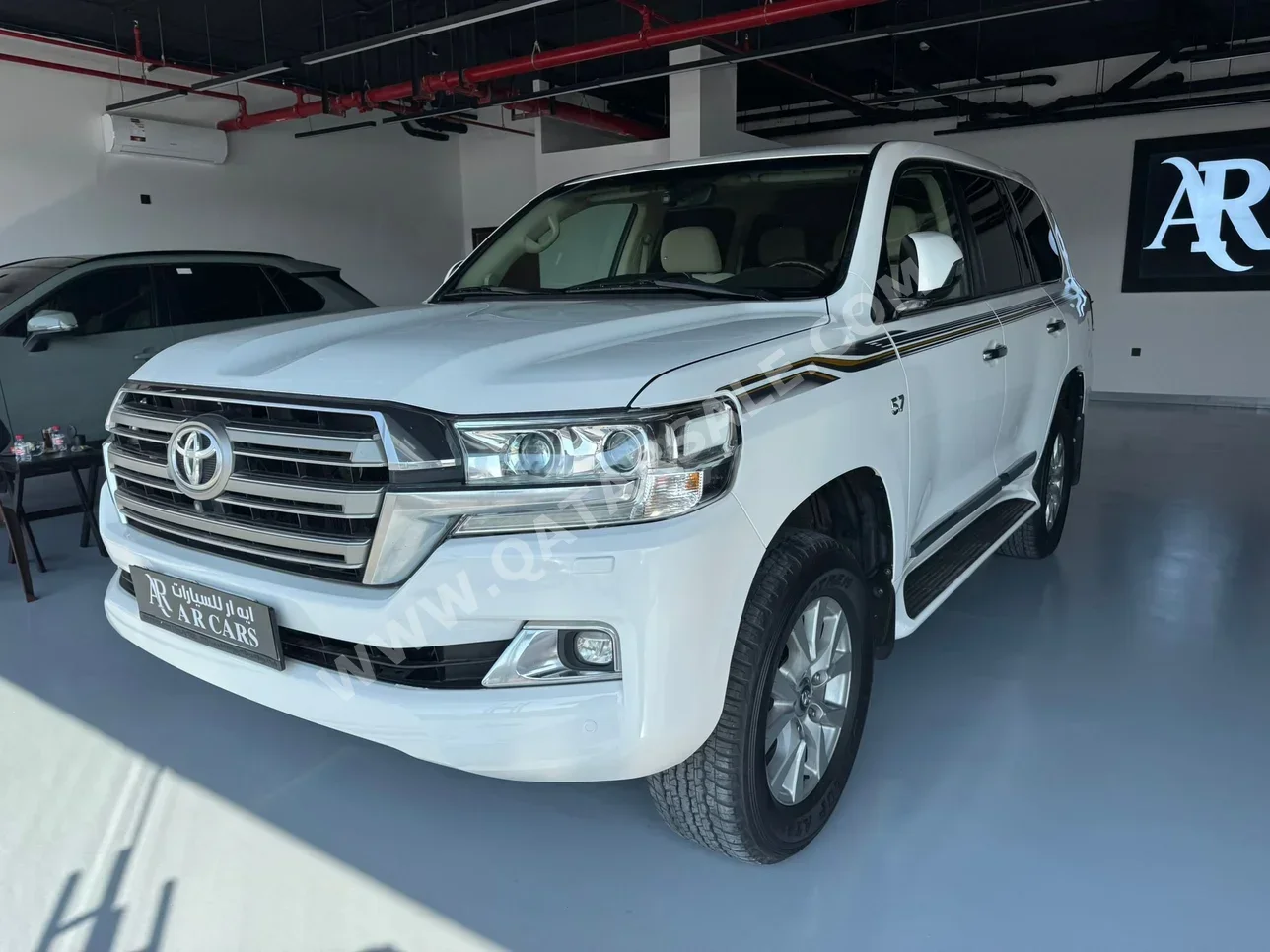 تويوتا  لاند كروزر  في اكس ار  2019  اوتوماتيك  189,000 كم  8 سلندر  دفع رباعي  اس يو في  أبيض