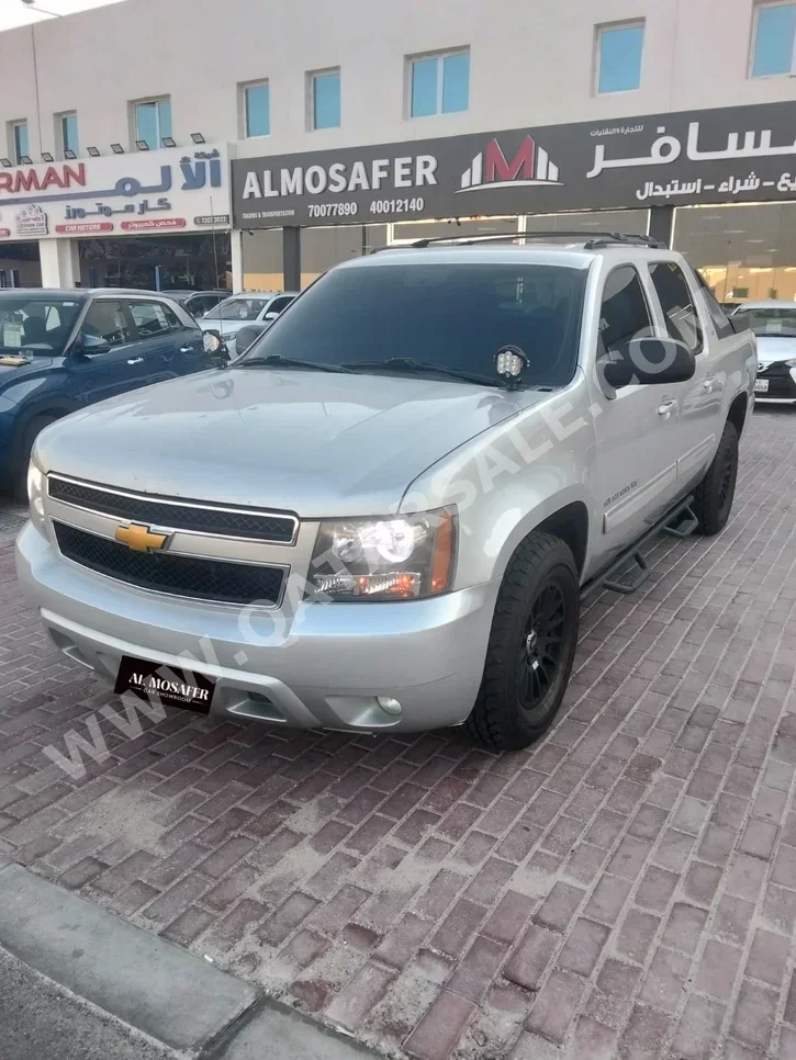 شفروليه افلانش 2011 اوتوماتيك 260,000 كم 8 سلندر دفع رباعي بيكب فضي