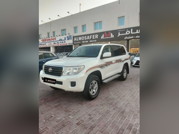 تويوتا  لاند كروزر  جي  2013  اوتوماتيك  332,000 كم  6 سلندر  دفع رباعي  اس يو في  أبيض