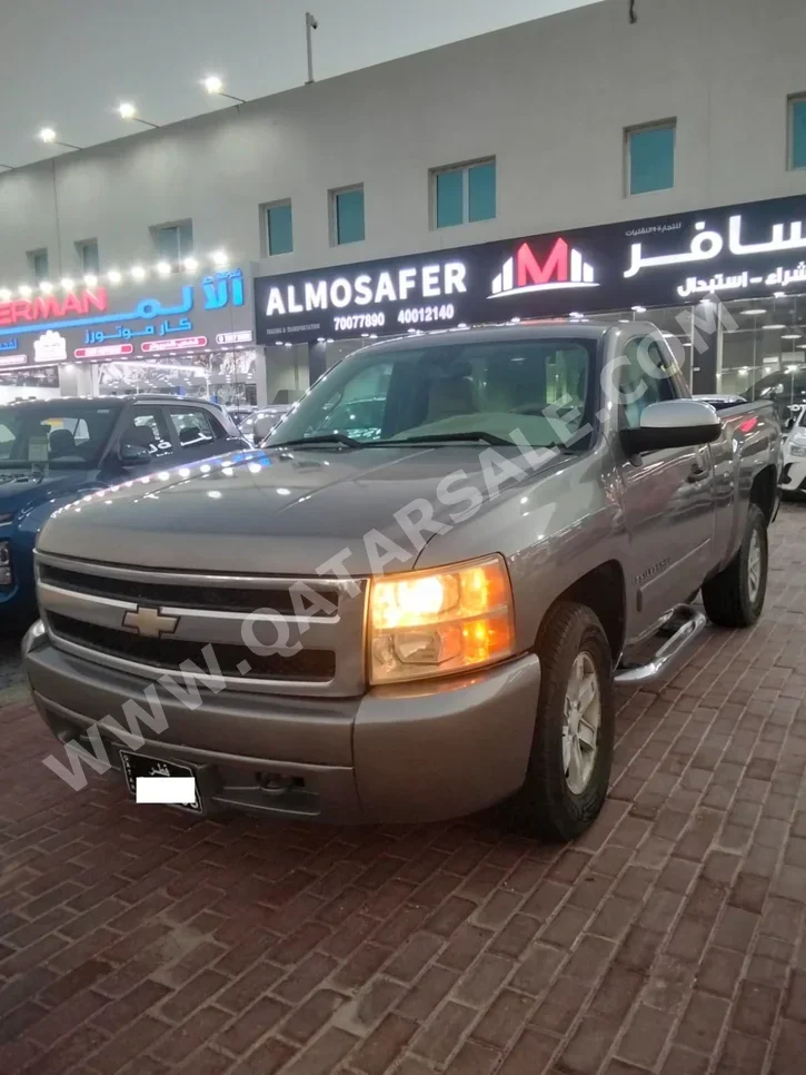 شفروليه سلفرادو 2008 اوتوماتيك 400,000 كم 8 سلندر دفع رباعي بيكب ذهبي