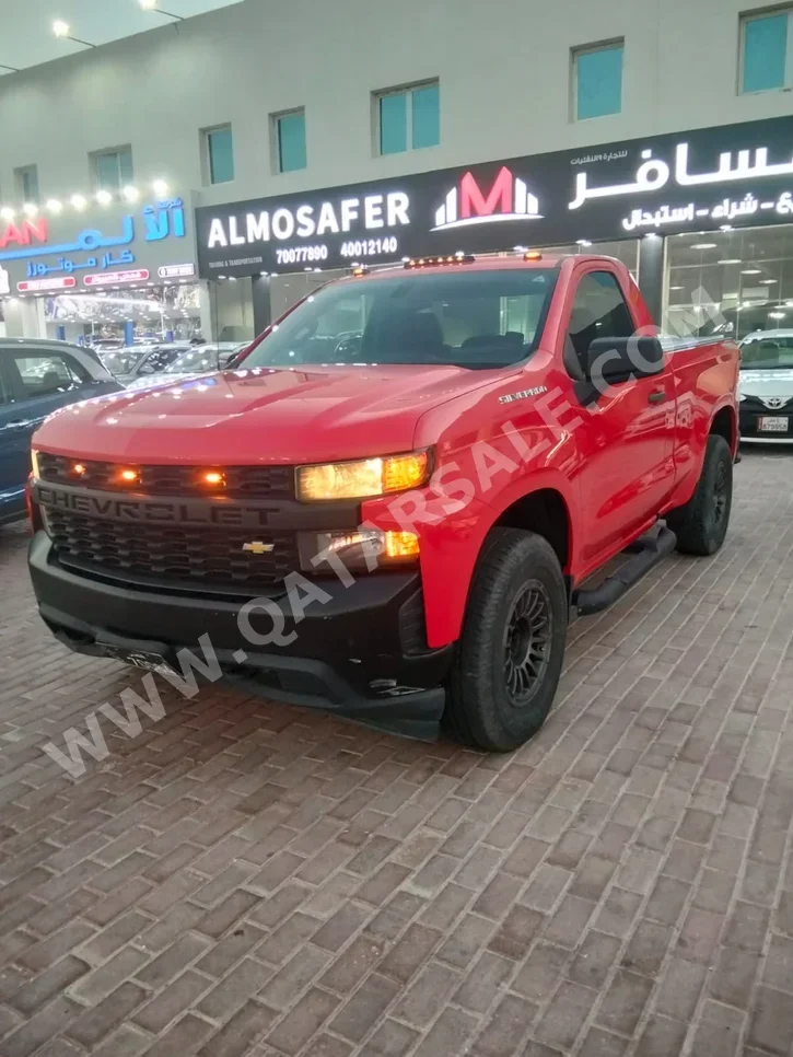 شفروليه سلفرادو 2021 اوتوماتيك 129,000 كم 8 سلندر دفع رباعي بيكب أحمر