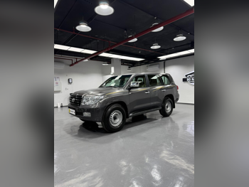 Toyota  Land Cruiser  GXR  2011  Automatic  327,000 Km  8 Cylinder  Four Wheel Drive (4WD)  SUV  Gray