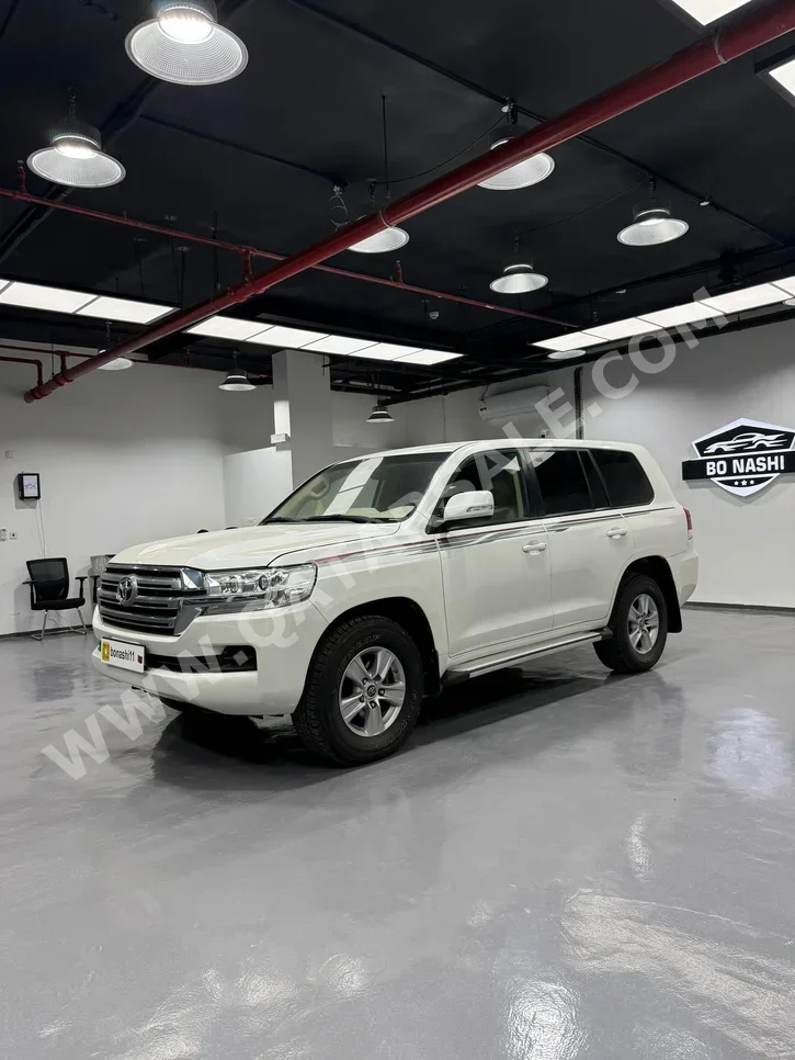 تويوتا  لاند كروزر  جي اكس ار  2019  اوتوماتيك  371,000 كم  8 سلندر  دفع رباعي  اس يو في  أبيض