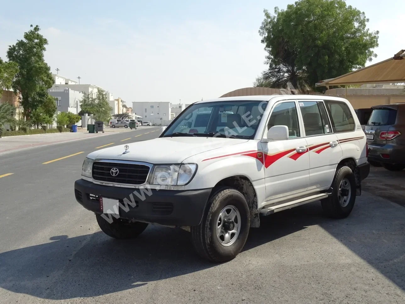 تويوتا  لاند كروزر  جي اكس  2000  عادي  467,000 كم  6 سلندر  دفع رباعي  اس يو في  أبيض