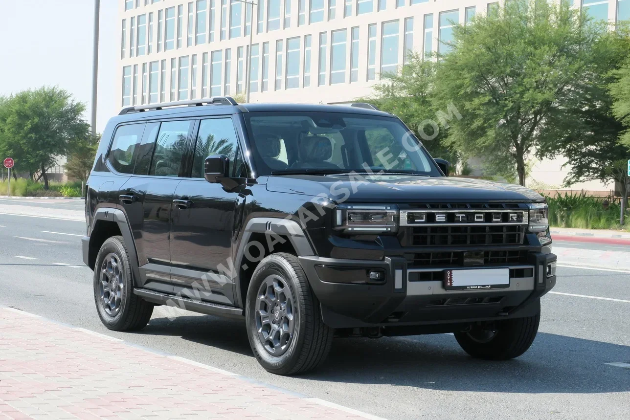 جيتور جي 700 لاكجري 2026 اوتوماتيك 0 كم 4 سلندر دفع رباعي اس يو في أسود تحت الضمان