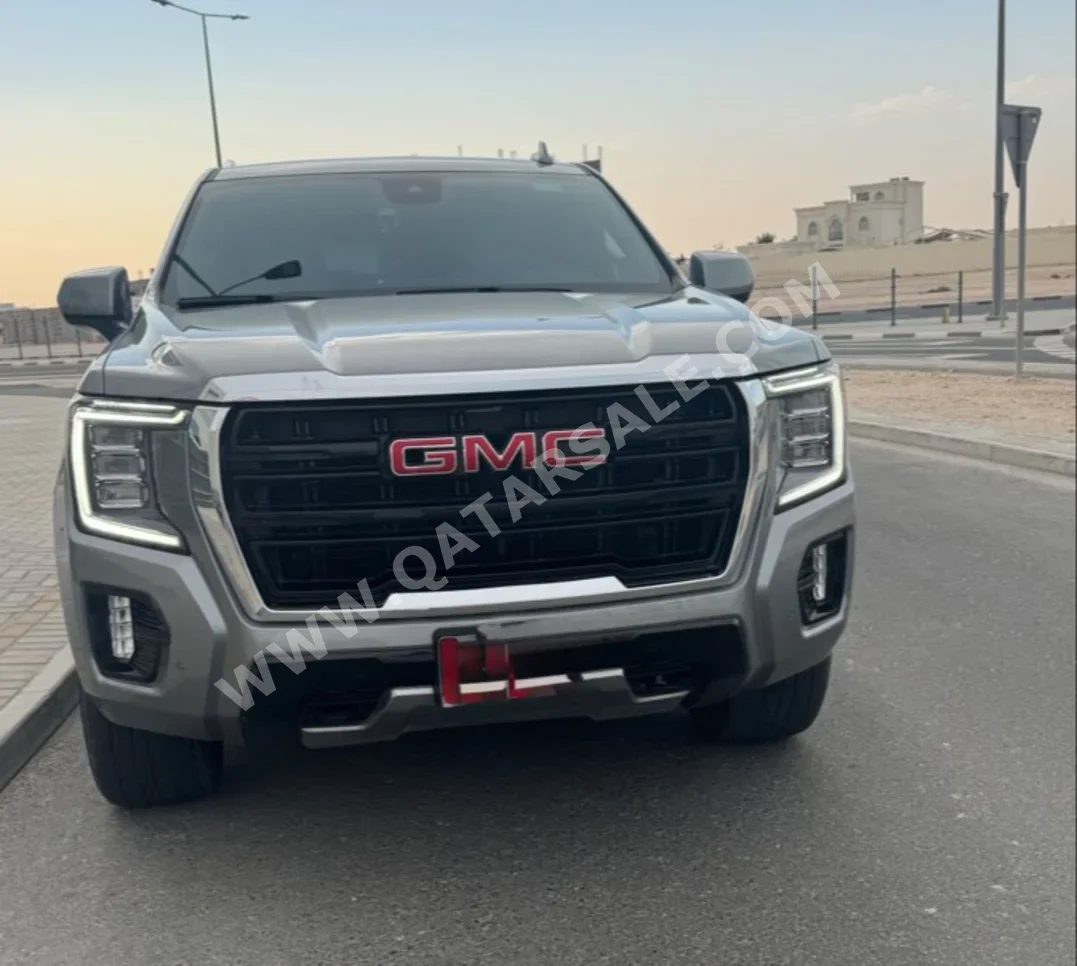 جي ام سي  يوكون  اس ال اي  2023  اوتوماتيك  55,000 كم  8 سلندر  دفع رباعي  اس يو في  رمادي  تحت الضمان