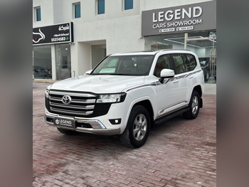 تويوتا  لاند كروزر  جي اكس ار توين توربو  2022  اوتوماتيك  163,000 كم  6 سلندر  دفع رباعي  اس يو في  أبيض