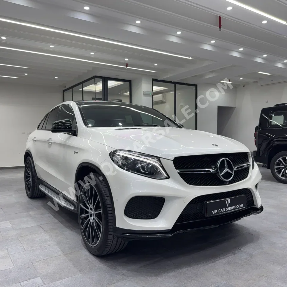 مرسيدس - بنز  جي ال اي  43 AMG  2018  اوتوماتيك  90,000 كم  6 سلندر  دفع رباعي  اس يو في  أبيض