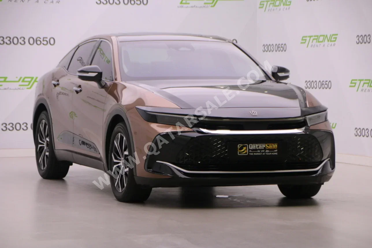 تويوتا  كراون  هايبرد  2023  اوتوماتيك  63,000 كم  4 سلندر  سحب امامي  سيدان  برونزي