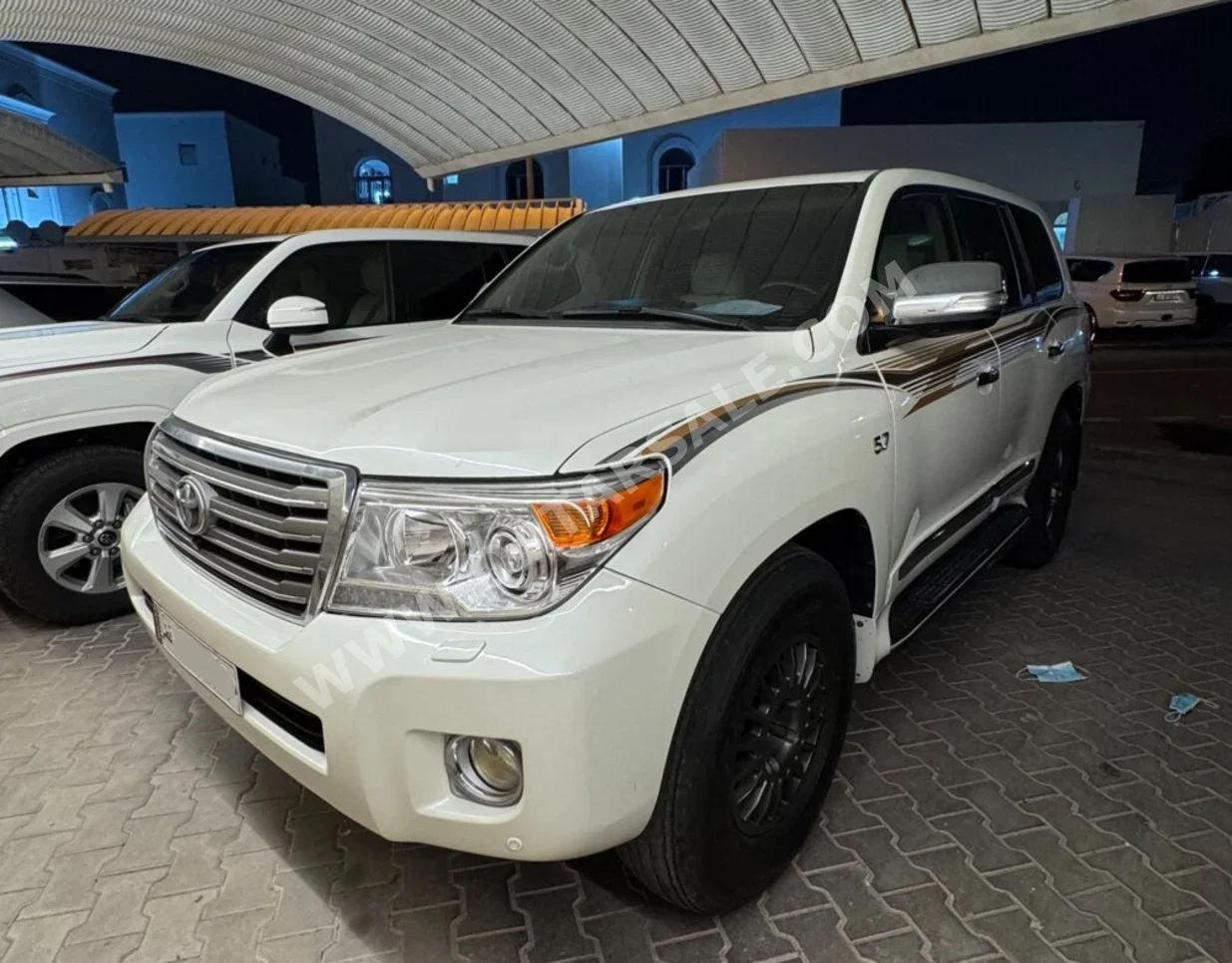 تويوتا  لاند كروزر  في اكس ار  2015  اوتوماتيك  363,000 كم  8 سلندر  دفع رباعي  اس يو في  أبيض لؤلؤي
