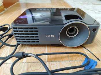 أجهزة عرض بينكيو  أسود  تحكم بالتكبير والتركيز يدويا \  اتش دي-1920x1080