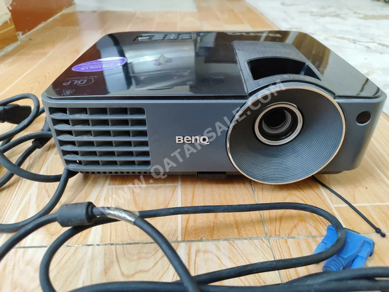 أجهزة عرض بينكيو أسود تحكم بالتكبير والتركيز يدويا \ اتش دي-1920x1080