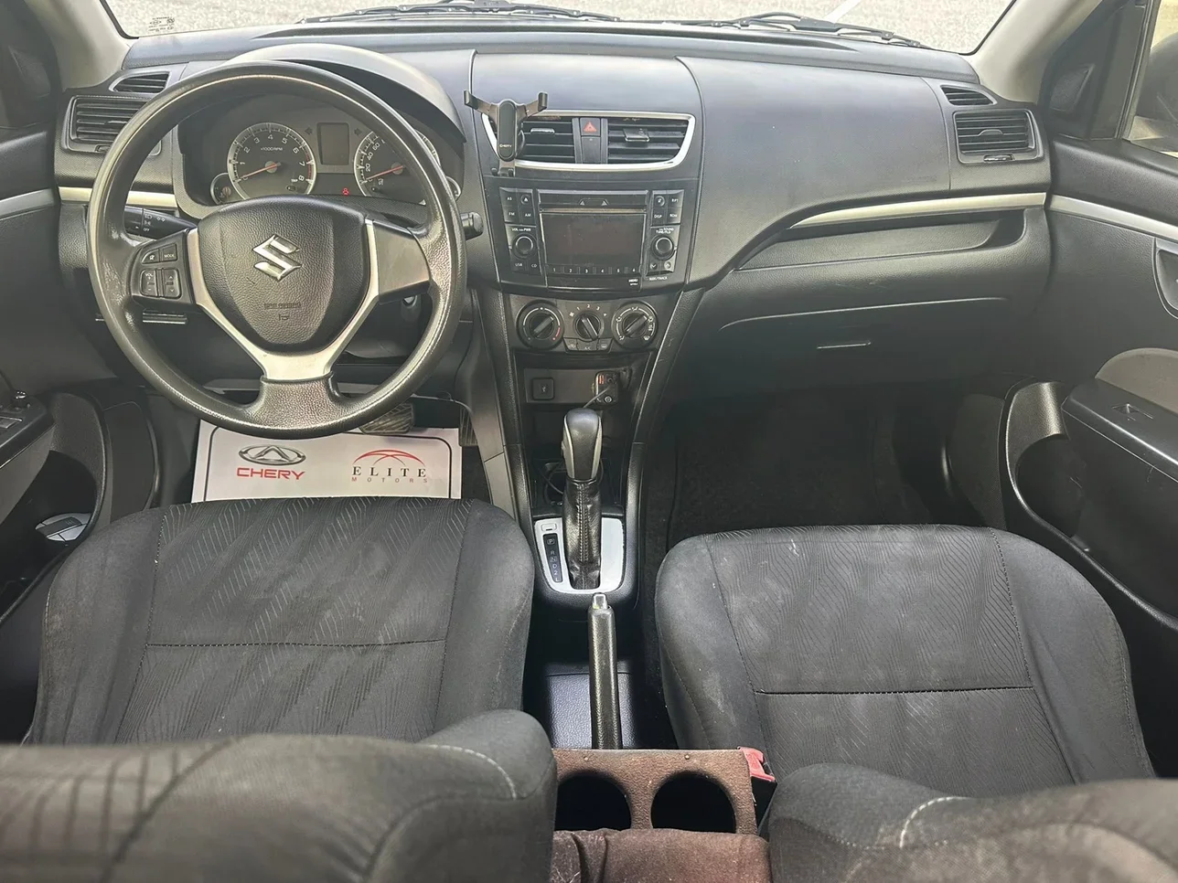 سوزوكي  سويفت  2015  اوتوماتيك  217,000 كم  4 سلندر  سحب امامي  هاتشباك  أسود