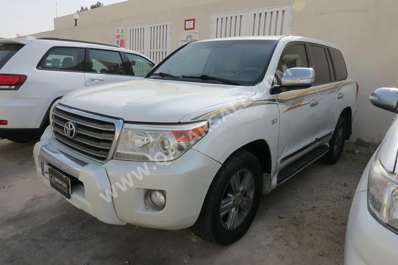 Toyota Land Cruiser VXR 2012 Automatic 290,000 Km 8 Cylinder Four Wheel Drive (4WD) SUV White