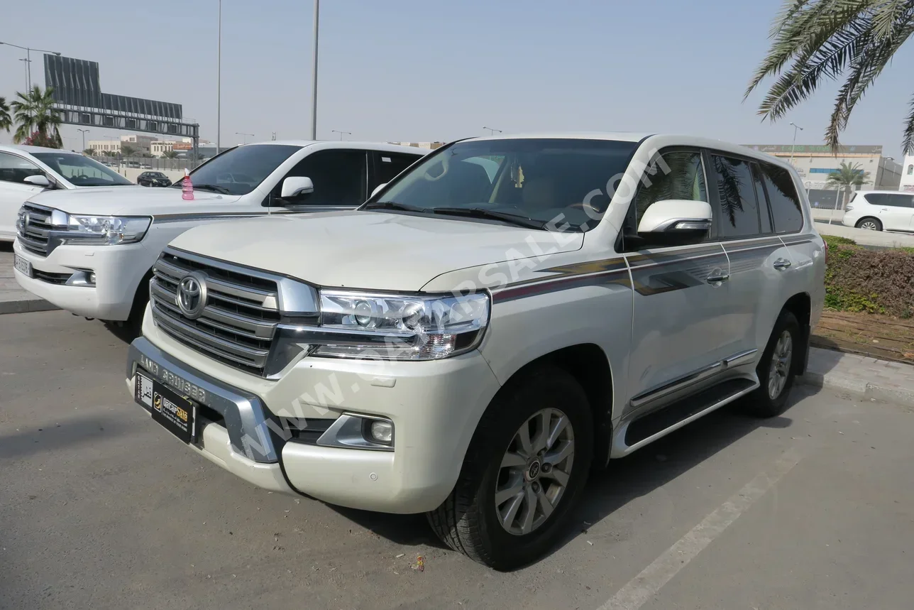 تويوتا لاند كروزر جي اكس ار 2016 اوتوماتيك 269,000 كم 8 سلندر دفع رباعي اس يو في أبيض