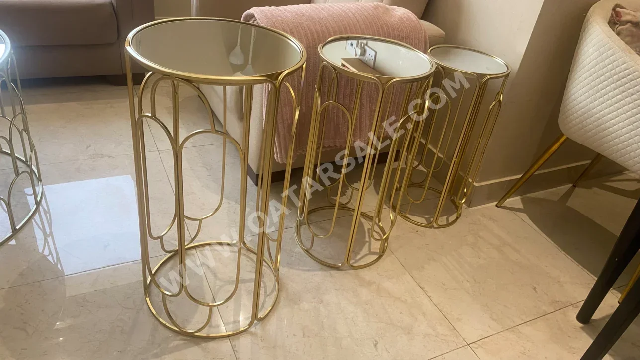 الطاولات والخزائن الجانبية طقم من 3 قطع  - زجاج