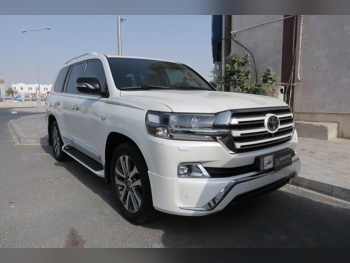 Toyota  Land Cruiser  VXS  2017  Automatic  203,000 Km  8 Cylinder  Four Wheel Drive (4WD)  SUV  White