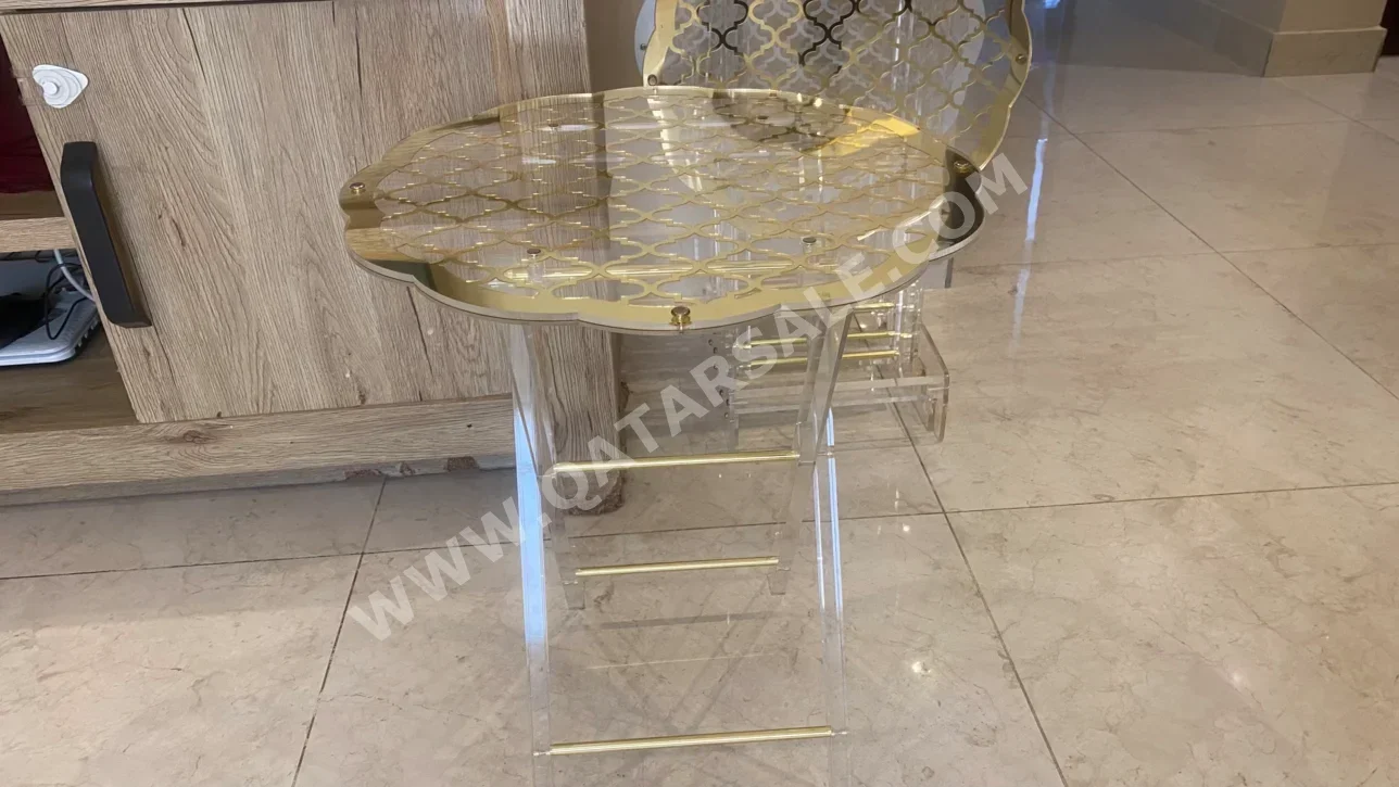 الطاولات والخزائن الجانبية - متعدد الألوان