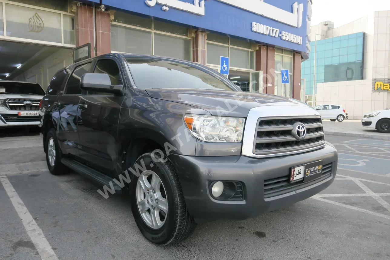 Toyota  Sequoia  SR5  2015  Automatic  225,000 Km  8 Cylinder  Four Wheel Drive (4WD)  SUV  Gray