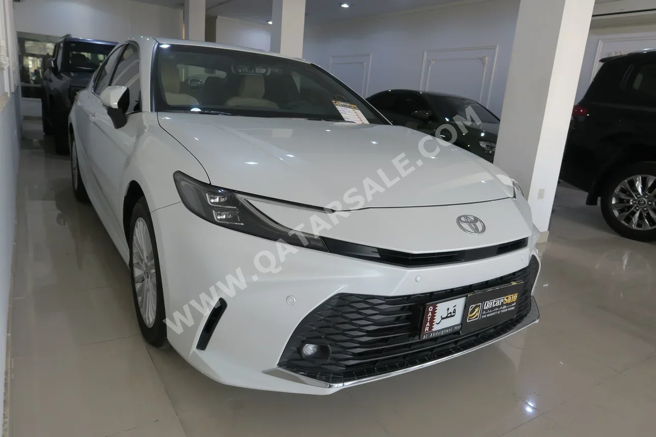 Toyota Camry LE 2025 Automatic 9,000 Km 4 Cylinder Front Wheel Drive (FWD) Sedan White With Warranty