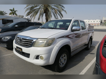 تويوتا  هاي لوكس  2014  اوتوماتيك  380,000 كم  4 سلندر  دفع خلفي  بيكب  أبيض