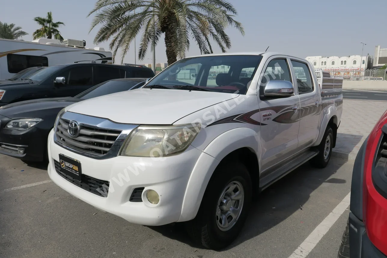 تويوتا هاي لوكس 2014 اوتوماتيك 380,000 كم 4 سلندر دفع خلفي بيكب أبيض