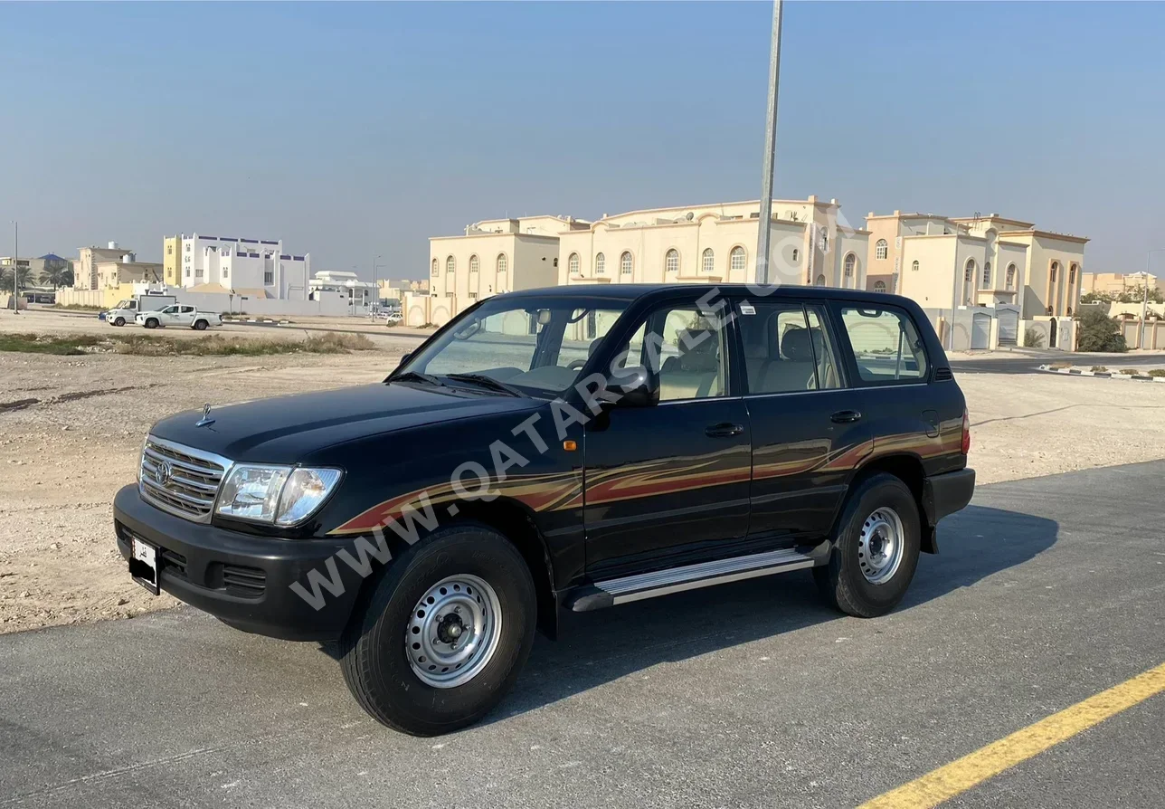 تويوتا  لاند كروزر  جي اكس  2005  عادي  335,000 كم  6 سلندر  دفع رباعي  اس يو في  أسود