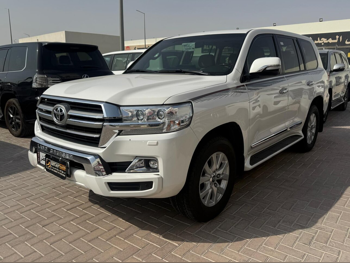 تويوتا  لاند كروزر  جي اكس ار  2019  اوتوماتيك  134,000 كم  8 سلندر  دفع رباعي  اس يو في  أبيض