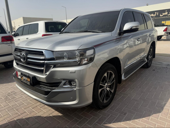 تويوتا  لاند كروزر  جي اكس ار  2020  اوتوماتيك  113,000 كم  8 سلندر  دفع رباعي  اس يو في  فضي