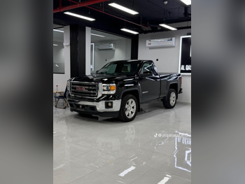 GMC  Sierra  SLE  2015  Automatic  270,000 Km  8 Cylinder  Four Wheel Drive (4WD)  Pick Up  Black