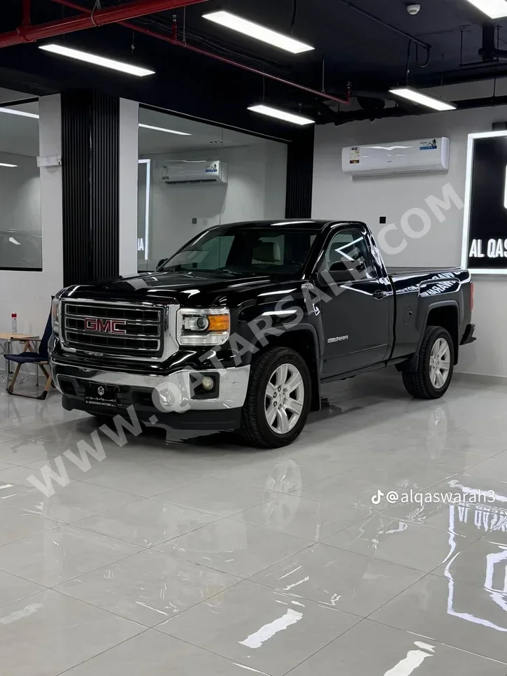 GMC  Sierra  SLE  2015  Automatic  270,000 Km  8 Cylinder  Four Wheel Drive (4WD)  Pick Up  Black