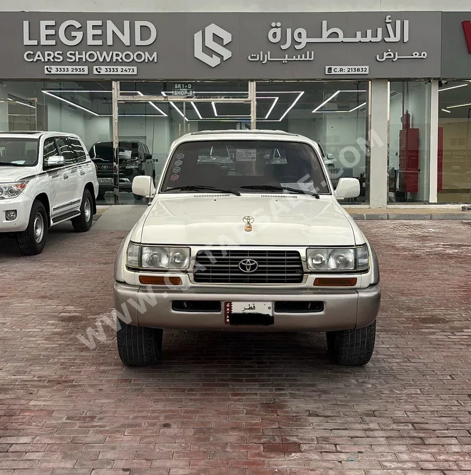 تويوتا  لاند كروزر  في اكس ار  1997  اوتوماتيك  295,000 كم  6 سلندر  دفع رباعي  اس يو في  أبيض