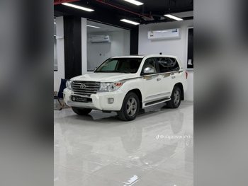 تويوتا  لاند كروزر  جي اكس ار  2015  اوتوماتيك  280,000 كم  8 سلندر  دفع رباعي  اس يو في  أبيض