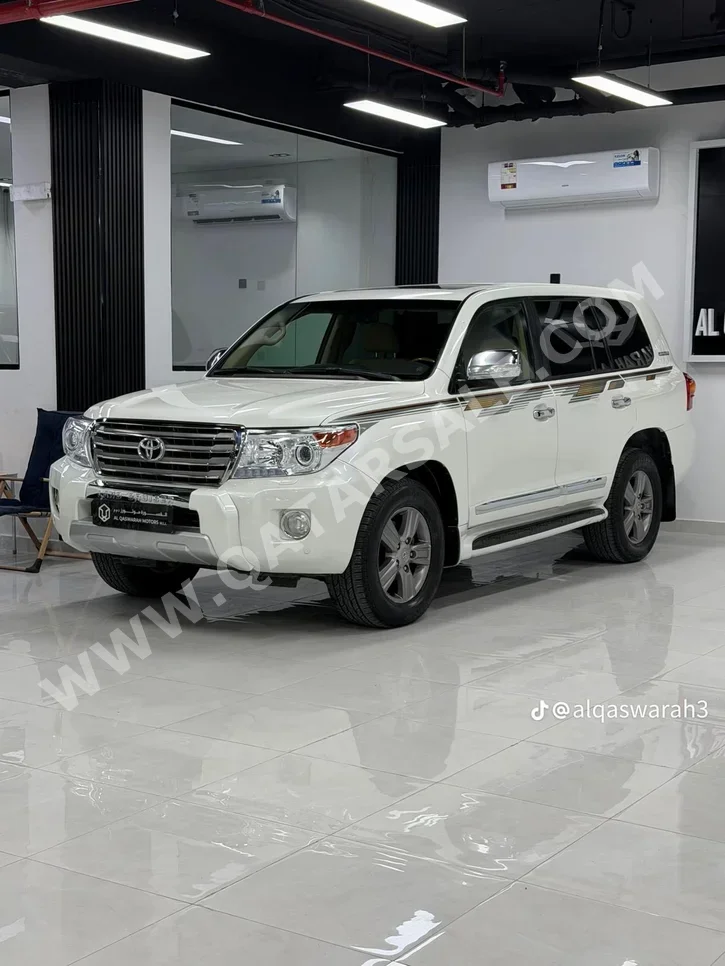 تويوتا  لاند كروزر  جي اكس ار  2015  اوتوماتيك  280,000 كم  8 سلندر  دفع رباعي  اس يو في  أبيض