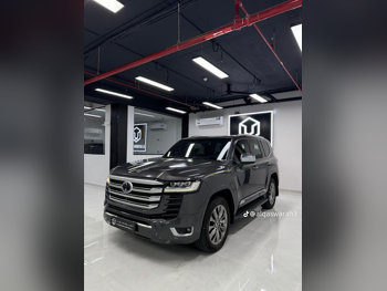 تويوتا  لاند كروزر  في اكس ار  2023  اوتوماتيك  62,000 كم  8 سلندر  دفع رباعي  اس يو في  رمادي  تحت الضمان