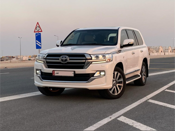 Toyota  Land Cruiser  VXR  2019  Automatic  121,000 Km  8 Cylinder  Four Wheel Drive (4WD)  SUV  White