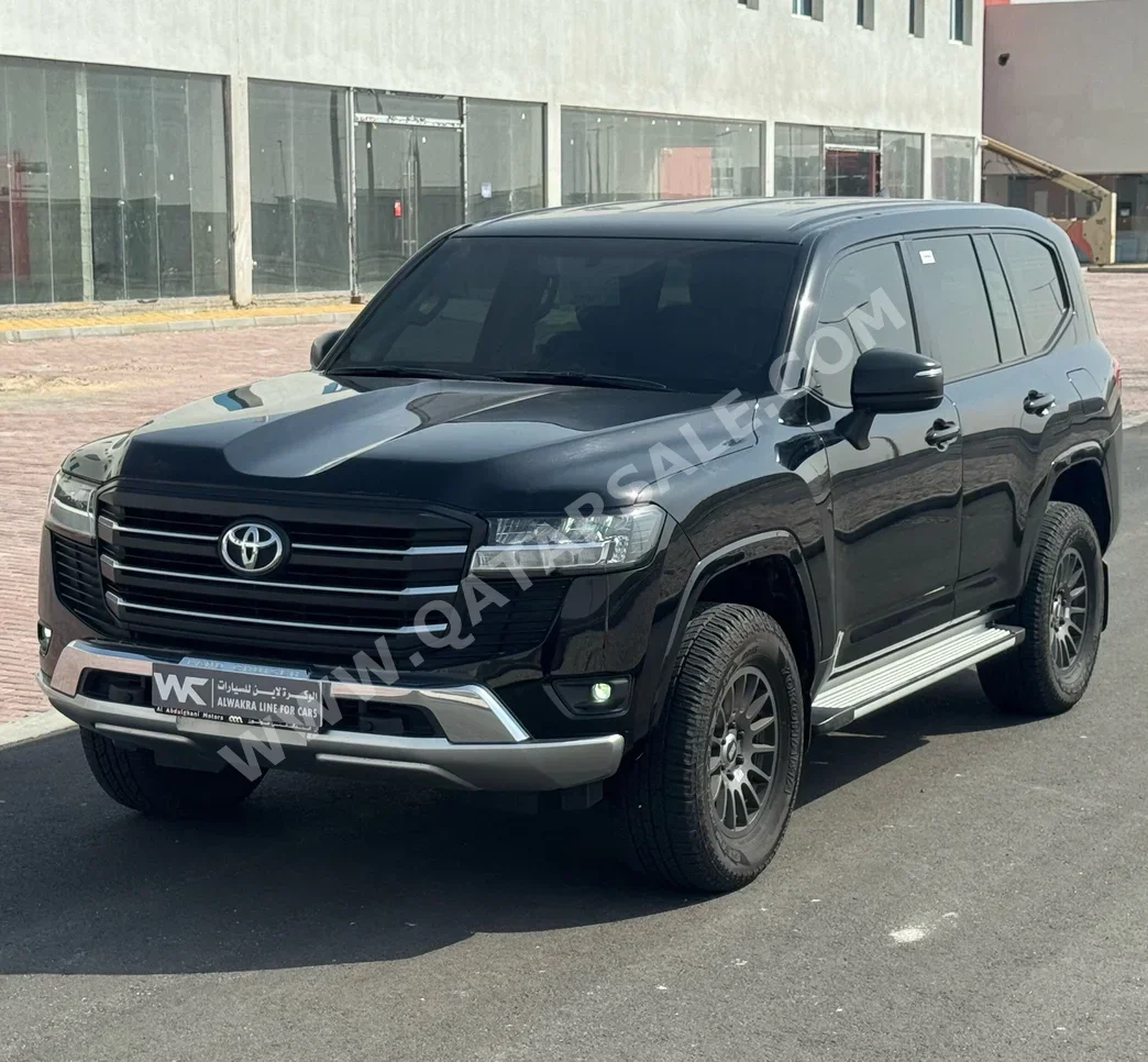 تويوتا  لاند كروزر  جي اكس  2024  عادي  47,000 كم  6 سلندر  دفع رباعي  سيدان  أسود  تحت الضمان