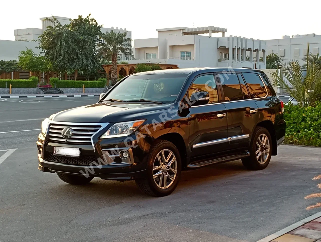 لكزس  ال اكس  570 اس  2012  اوتوماتيك  295,000 كم  8 سلندر  دفع رباعي  اس يو في  أسود