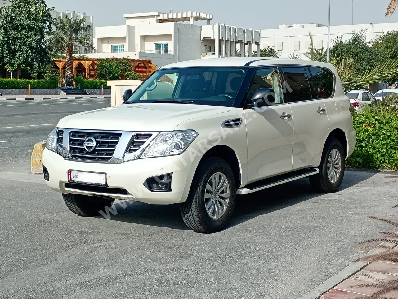 نيسان باترول 2018 اوتوماتيك 100,000 كم 6 سلندر دفع رباعي اس يو في أبيض