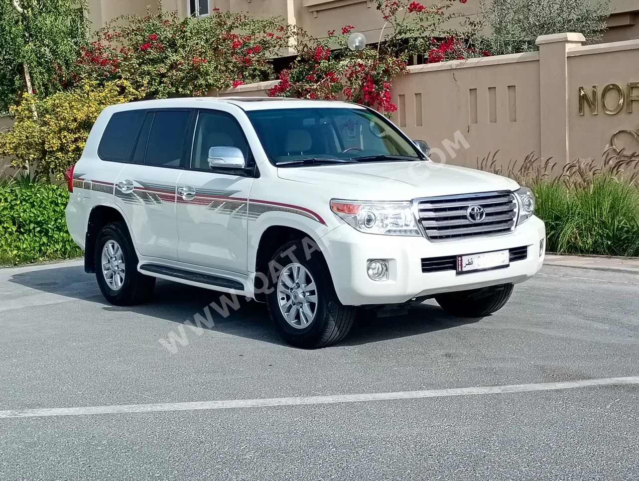 تويوتا لاند كروزر جي اكس ار 2012 اوتوماتيك 286,000 كم 6 سلندر دفع رباعي اس يو في أبيض