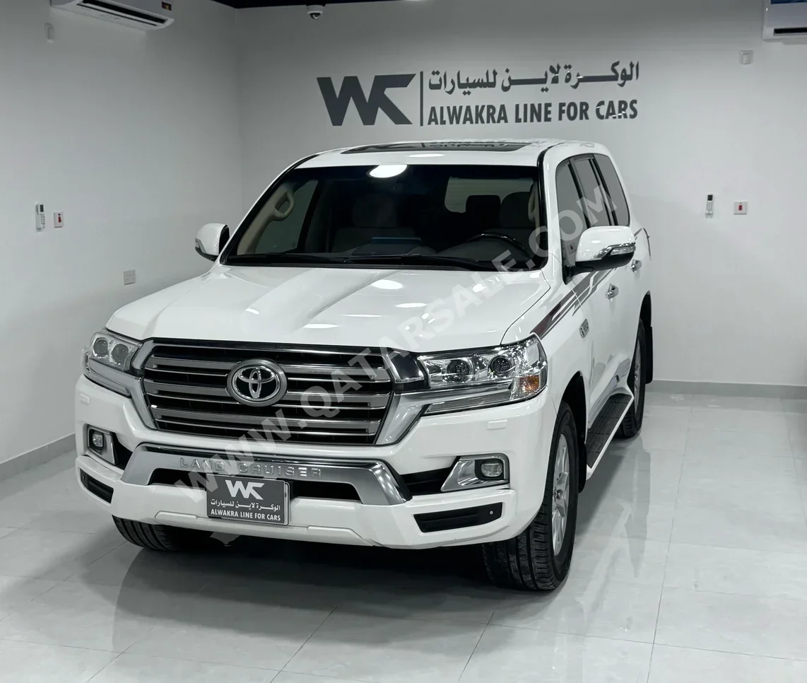 تويوتا  لاند كروزر  جي اكس ار  2021  عادي  247,000 كم  8 سلندر  دفع رباعي  سيدان  أبيض