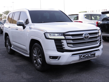 تويوتا  لاند كروزر  في اكس ار توين توربو  2022  اوتوماتيك  75,000 كم  6 سلندر  دفع رباعي  اس يو في  أبيض