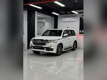 تويوتا  لاند كروزر  في اكس ار  2016  اوتوماتيك  250,000 كم  8 سلندر  دفع رباعي  اس يو في  أبيض